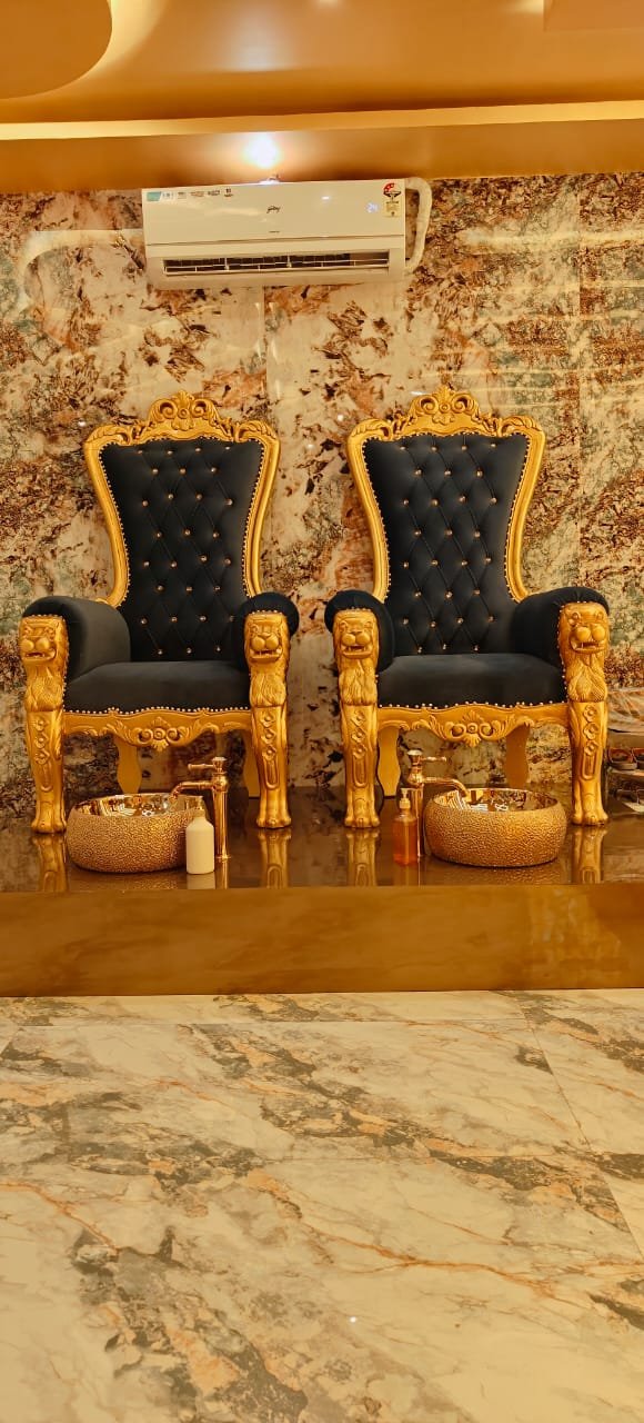VIP suite at Dream Premium Spa in Kaikondrahalli, Bengaluru — royal black and gold throne chairs with marble finishes